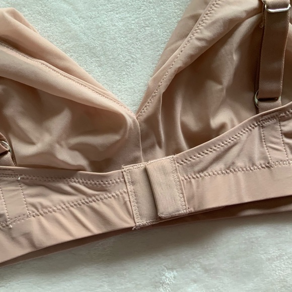 HANRO Smooth Illusion Soft Cup Bra - Picture 8 of 13